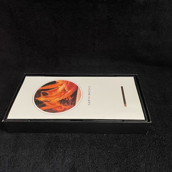 Garth Brooks The Limited Series 6
CD Box Set Long Box Country
Boxset CDs - Picture 5 of 5